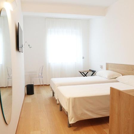 Victor Hotel Бари Екстериор снимка