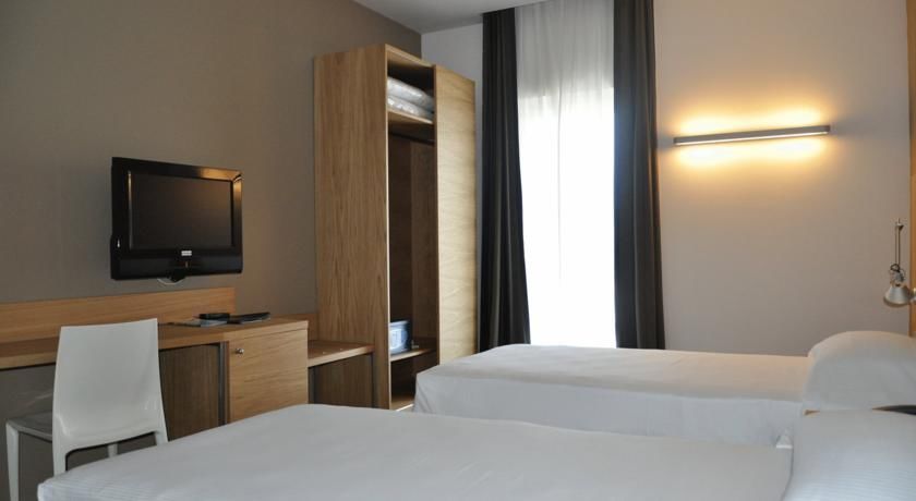 Victor Hotel Бари Стая снимка