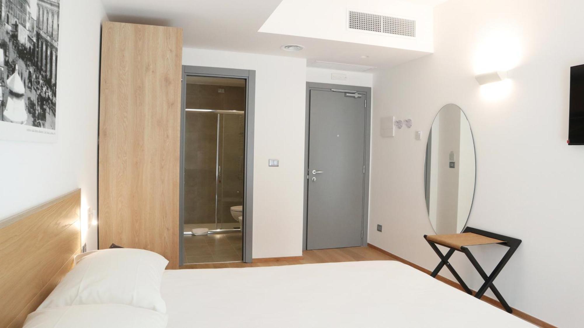 Victor Hotel Бари Екстериор снимка