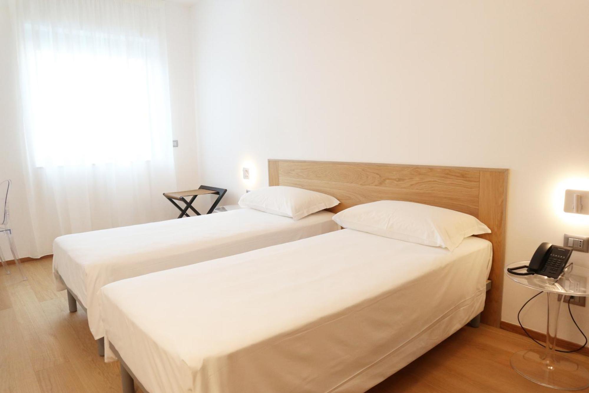 Victor Hotel Бари Екстериор снимка