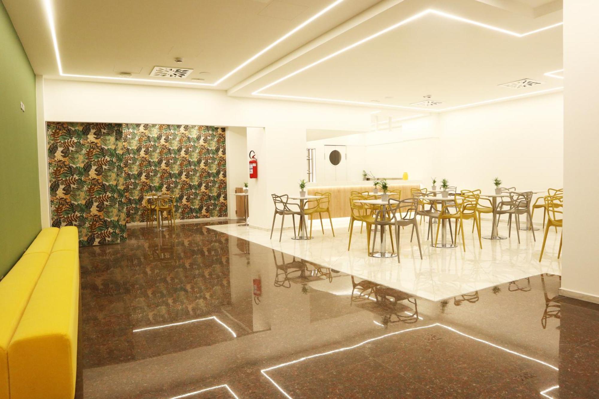 Victor Hotel Бари Екстериор снимка