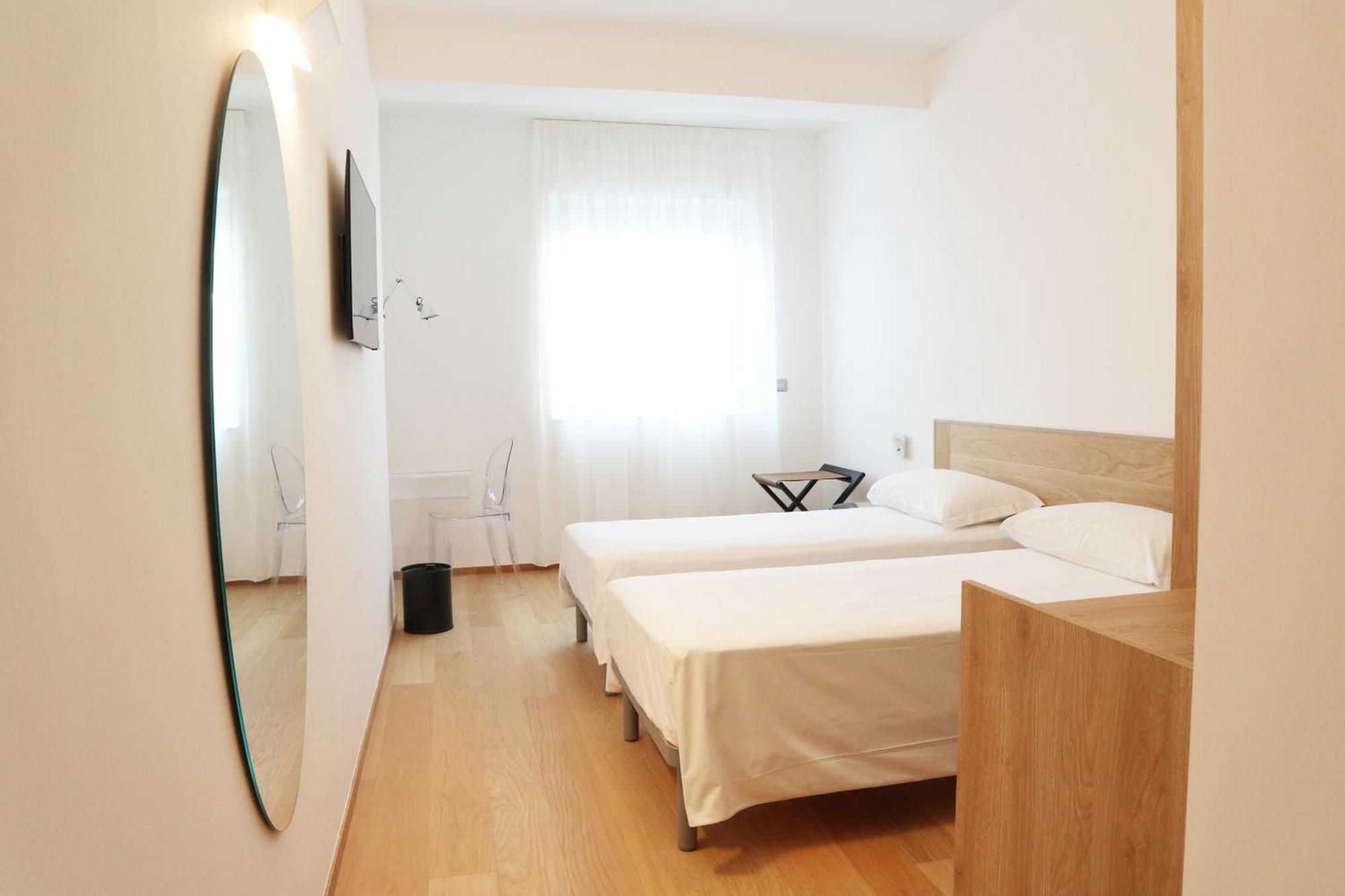 Victor Hotel Бари Екстериор снимка