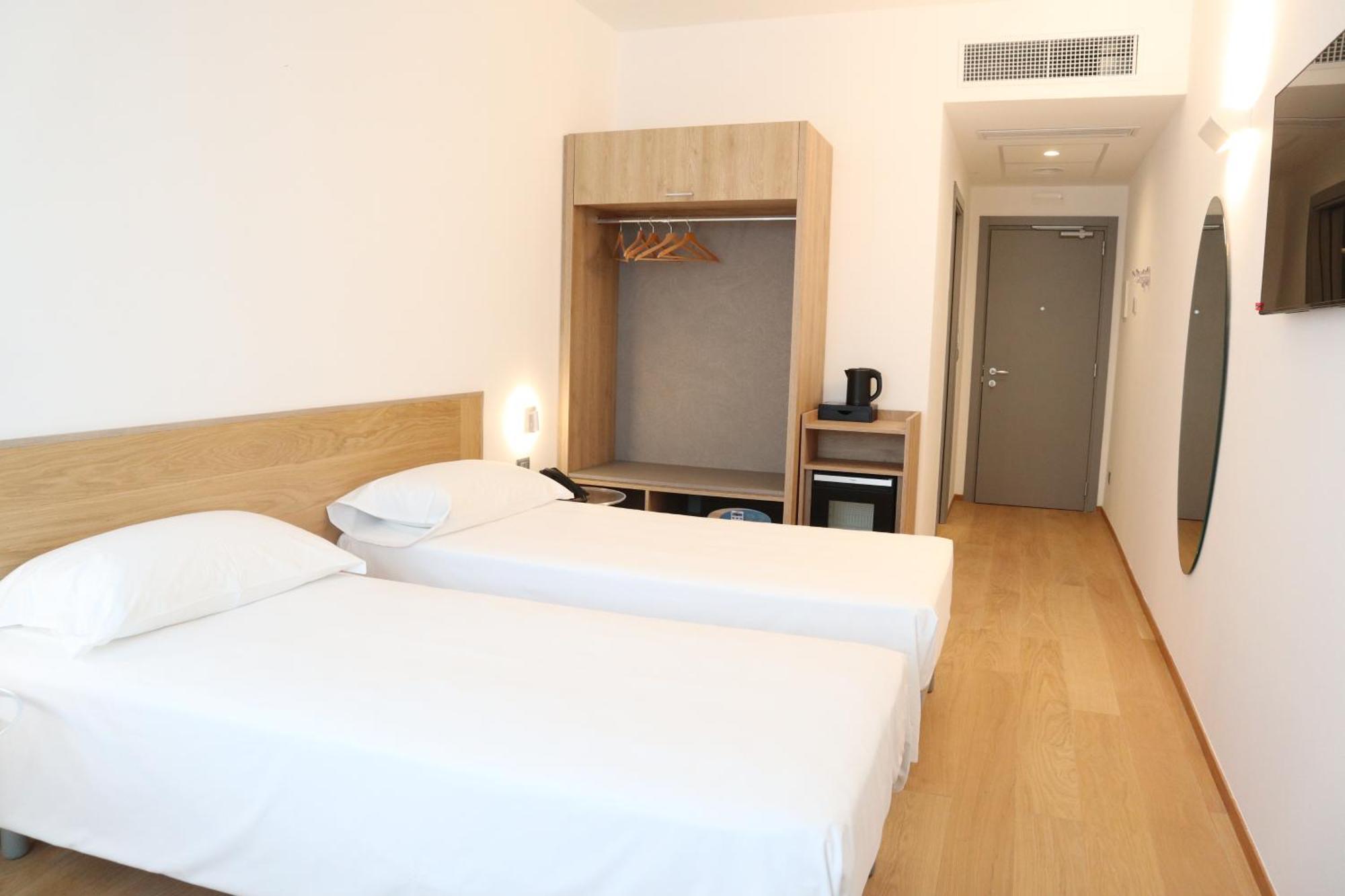 Victor Hotel Бари Екстериор снимка