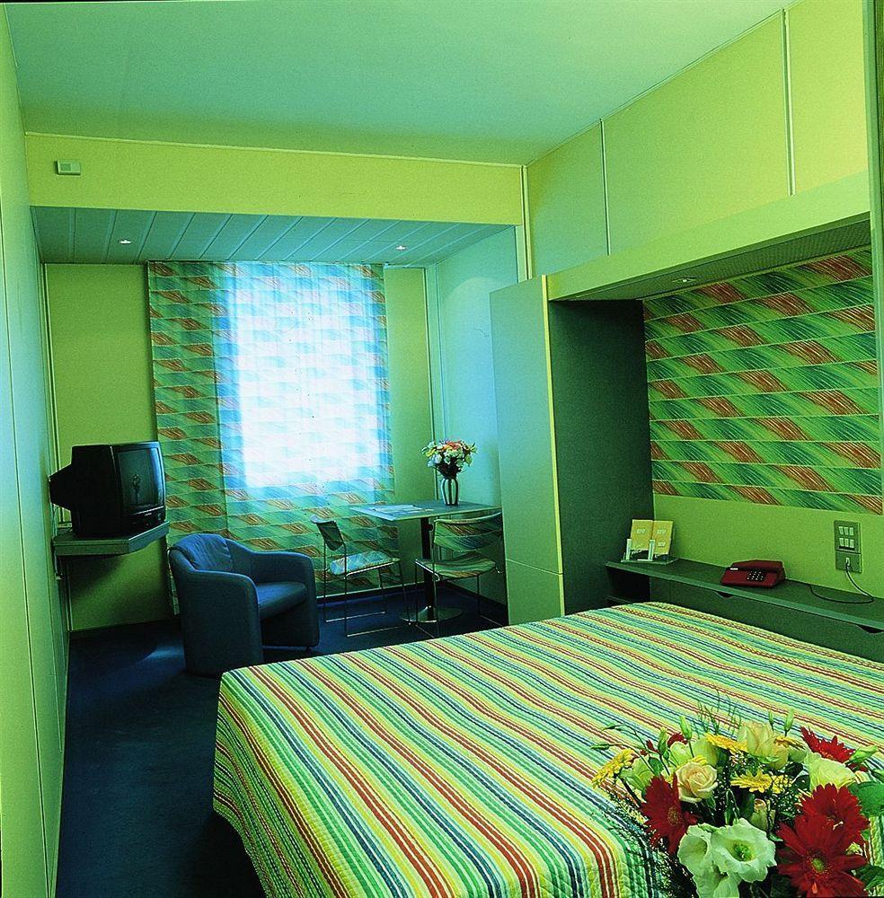 Victor Hotel Бари Стая снимка