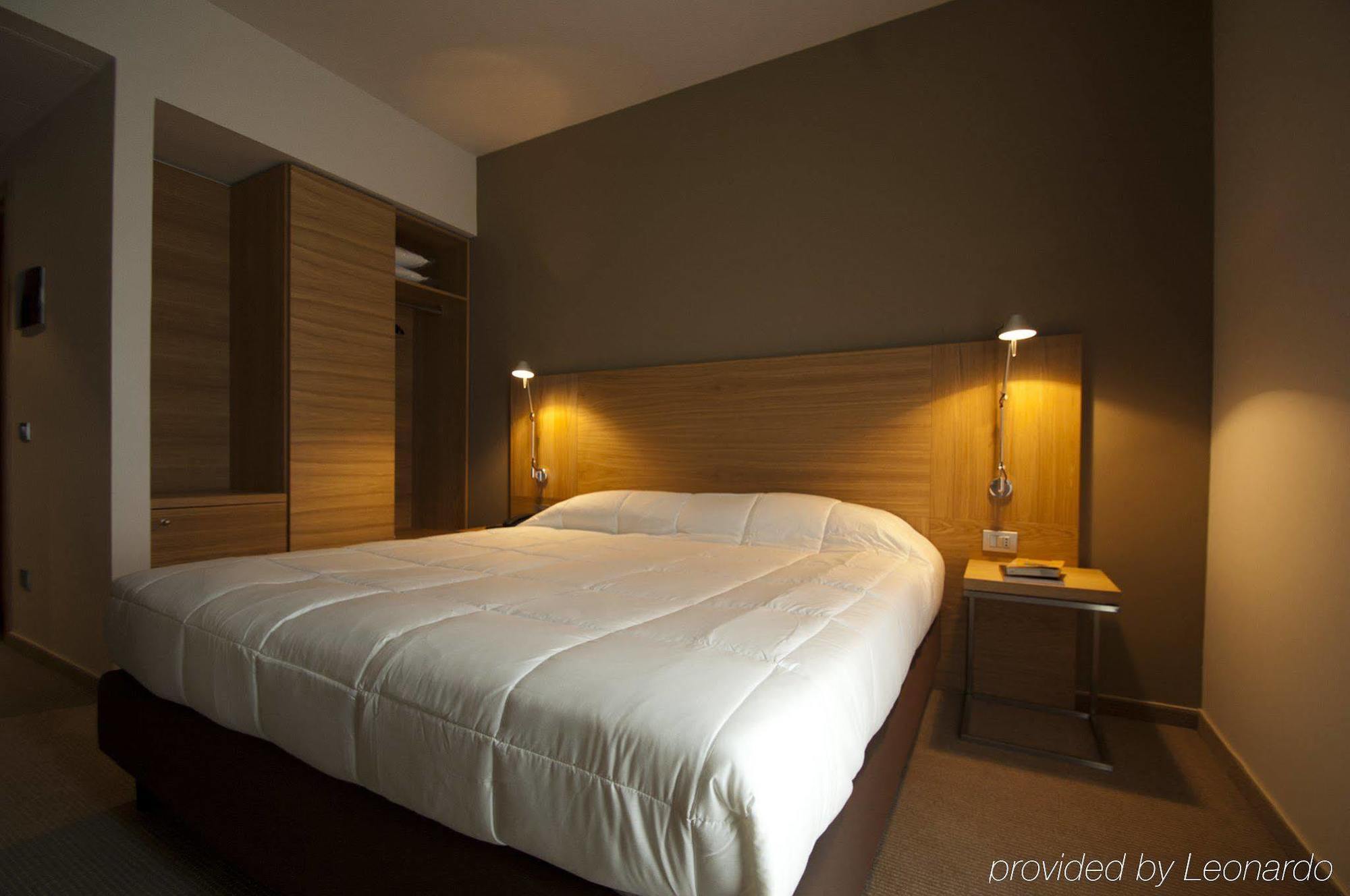 Victor Hotel Бари Екстериор снимка